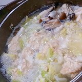 簡単　鶏のつみれ団子 と 牡蠣の 湯豆腐鍋